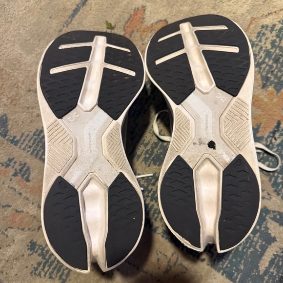 On Cloud Cloudclipse Running Shoe (W8) - Picture 4 of 11